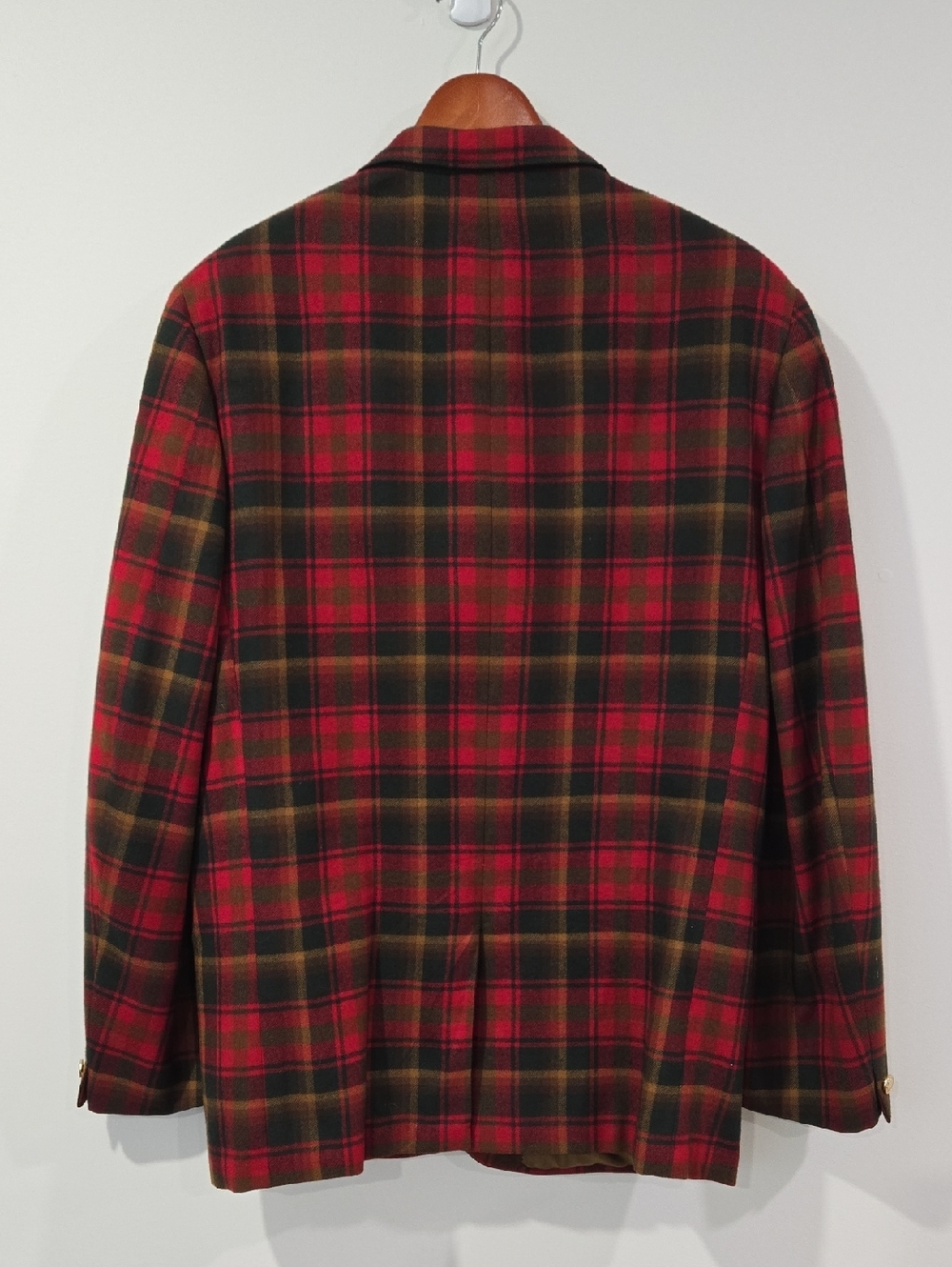 Vintage 1960's Canadian Tartan Wool Red and Green Plaid Sport Coat - Picture 8 of 12